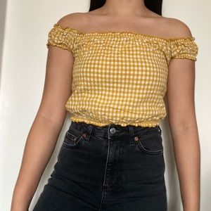 Brandy Melville yellow gingham crop top 💛🤍